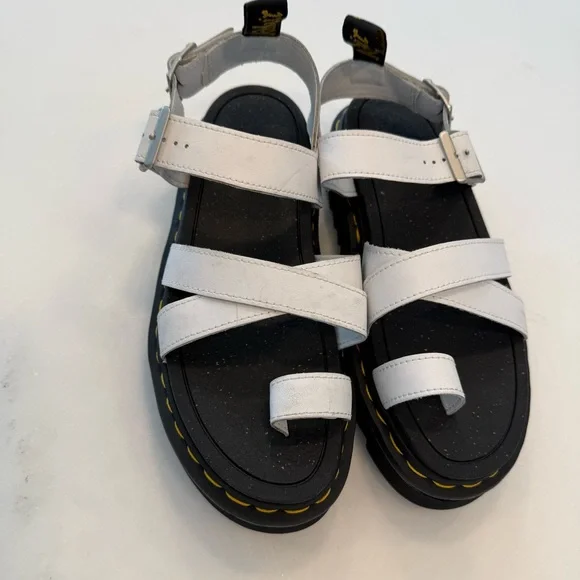 Dr Martens “AVRY” Women’s White Platform Sandals Size US 7 EU 38 NEW